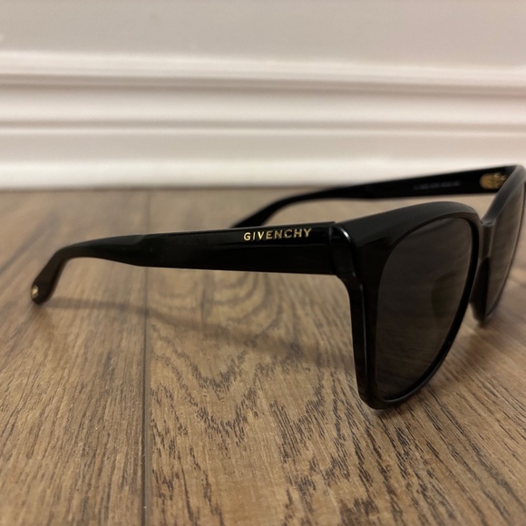 Givenchy Sunglasses - Picture 3 of 9